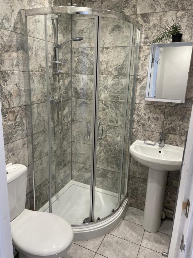 Self-Contained Flat On The 2Nd Floor You Will Share With One Other Guest, In A Family House 2 Minutes Walk From Tufnell Park Station 2Nd Floor With Stairs Лондон Экстерьер фото