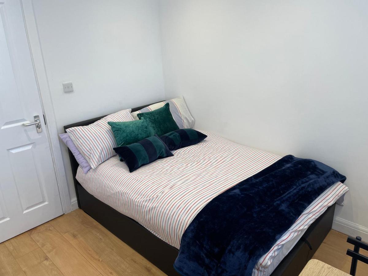Self-Contained Flat On The 2Nd Floor You Will Share With One Other Guest, In A Family House 2 Minutes Walk From Tufnell Park Station 2Nd Floor With Stairs Лондон Экстерьер фото